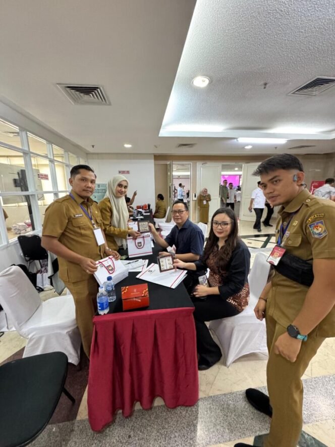 
					Menuju Pelantikan Resmi, Caroll Senduk dan Sendy Rumajar Jalani Tes Kesehatan di Kemendagri