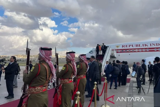 
					Tuntaskan Misi Perdamaian, Presiden Prabowo Kembali ke Tanah Air Usai Lawatan Diplomatik di Yordania