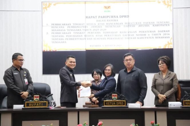 
					Hadiri Rapat Paripurna, Bupati Ronald Kandoli Apresiasi DPRD Mitra
