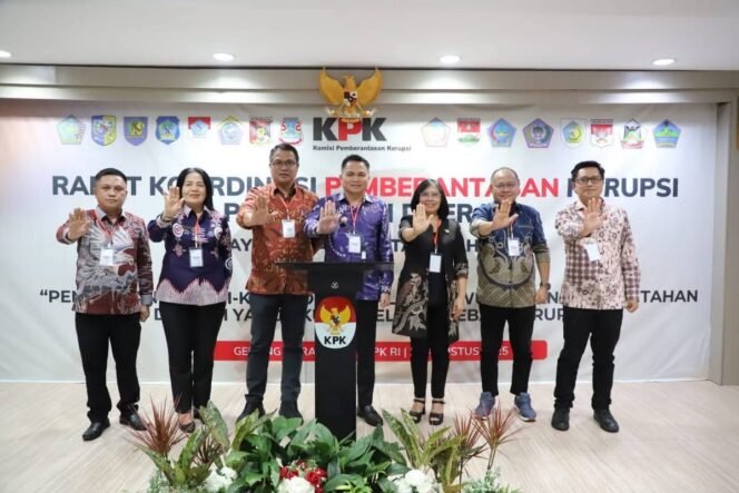 
					Menciptakan Pemerintahan Yang Bersih dan transparansi, Bupati Minahasa Tenggara Ronald Kandoli Ikut Rakor Pemberantasan Korupsi Bersama KPK RI di Jakarta