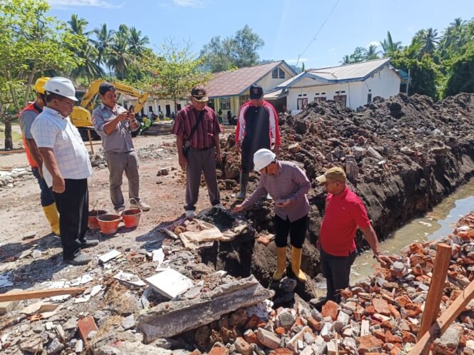 
					Ketua PWM Sulut Letakkan Batu Pertama Pembangunan RKB SMP Muhammadiyah Nain-Wori
