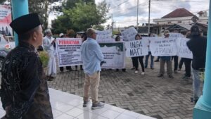 Aksi Demo Puluhan Warga Jamaah Nurul Yaqin, Tuntut Keterbukaan Data Wakaf di Kemenag.