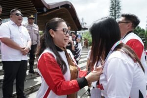 Wabup Vanda Sarundajang Lepas 587 Kontingen Minahasa ke PORPROV XII