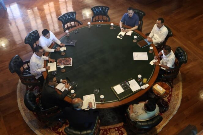 
					Presiden Bahas Kampung Haji, Energi, dan Pemulihan Sumatra di Hambalang