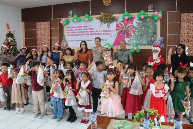 
					Kapolres Minahasa Hadiri Natal TK Kemala Bhayangkari, Tekankan Pendidikan Toleransi Sejak Dini