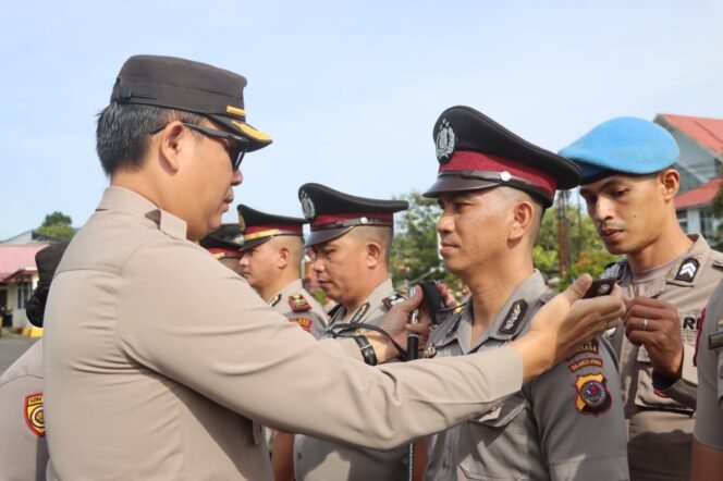 
					Kapolres Minahasa Pimpin Kenaikan Pangkat 48 Personel Jelang 2026