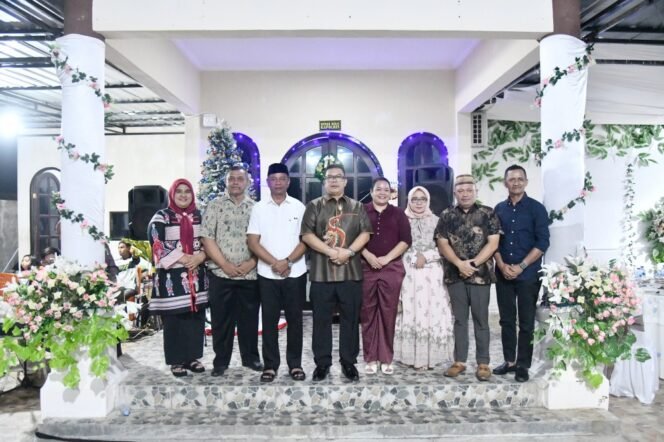 
					Bupati Oskar Manoppo Bersama Jajaran Pemkab Boltim Open House Natal Kapolres