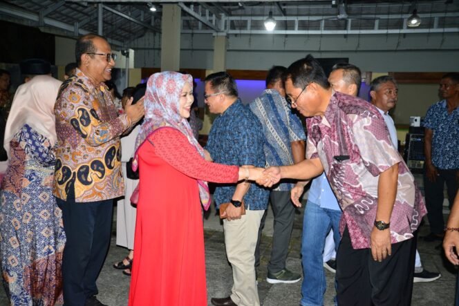 
					Gubernur Gorontalo Rayakan Natal dengan Silaturahmi ke Tokoh dan Umat Kristiani