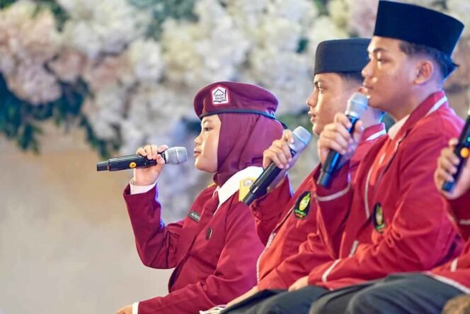 
					Dari Graha Unesa, Siswa Sekolah Rakyat Suarakan Empati dalam Tiga Bahasa Asing