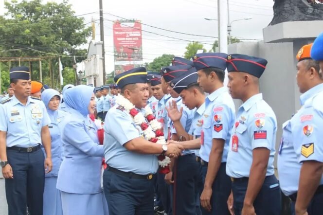
					Passing Out Parade, Marsma TNI Antariksa Anondo Resmi Akhiri Tugas di Lanud Sam Ratulangi