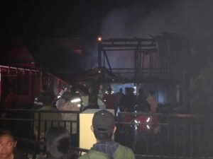 Diduga Korsleting, Api Hanguskan Rumah Warga Papakelan