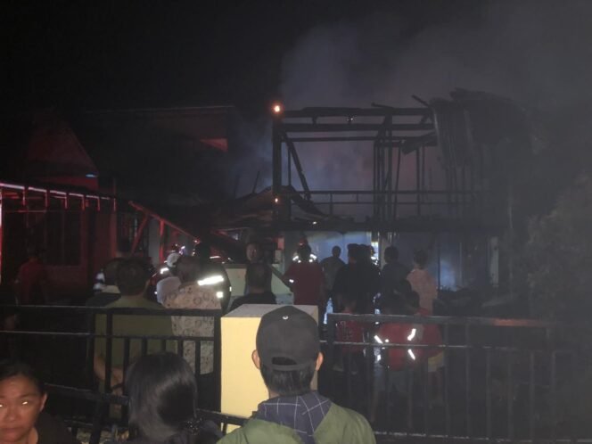 
					Diduga Korsleting, Api Hanguskan Rumah Warga Papakelan