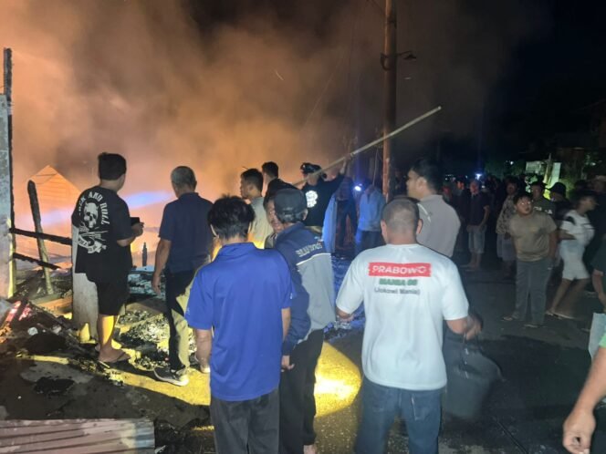 
					Dua Rumah Lenyap Dilalap Api, Uang Rp50 Juta Ikut Hangus