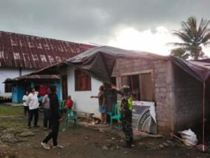 Sigap Tangani Bencana, Babinsa dan Pemerintah Bantu Warga Toulimembet