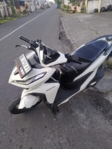 PAGI BERDARAH DI WEWELEN: TABRAKAN KERAS DI DEPAN INDOMART, TIGA JADI KORBAN