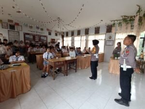 SATLANTAS TURUN TANGAN, PELAJAR DITEGUR KERAS: BELUM CUKUP UMUR, JANGAN NEKAT BAWA MOTOR!