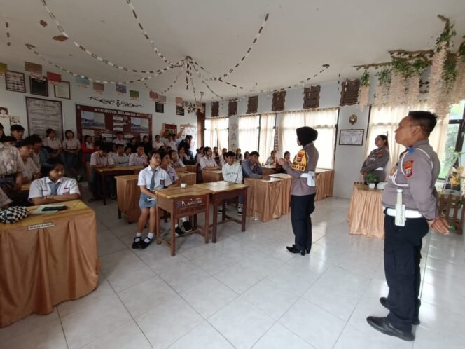 
					SATLANTAS TURUN TANGAN, PELAJAR DITEGUR KERAS: BELUM CUKUP UMUR, JANGAN NEKAT BAWA MOTOR!