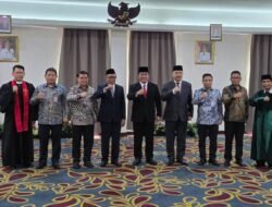 Pelantikan Perdana di BMR, YSK Tetapkan Zainudin Hilimi Kadis Kominfo dan Weldie Poli Kadis DLH
